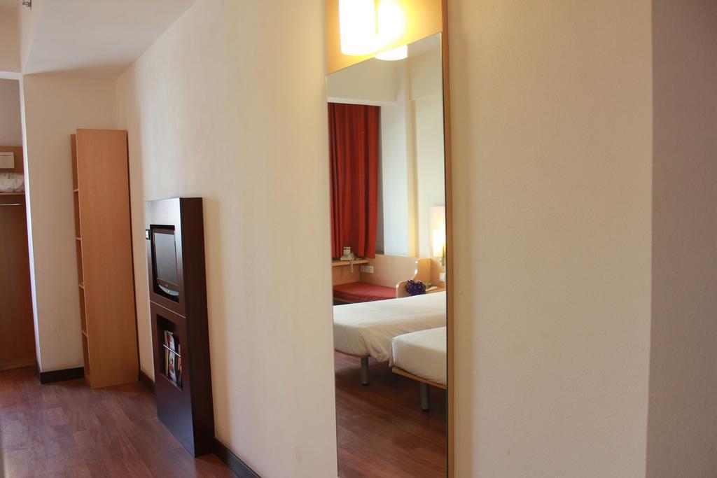 Ibis Dalian Zhongshan Square Extérieur photo