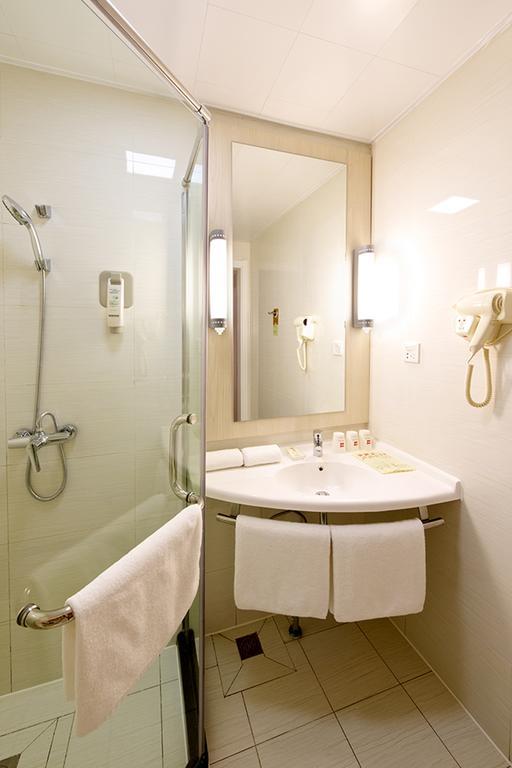 Ibis Dalian Zhongshan Square Extérieur photo