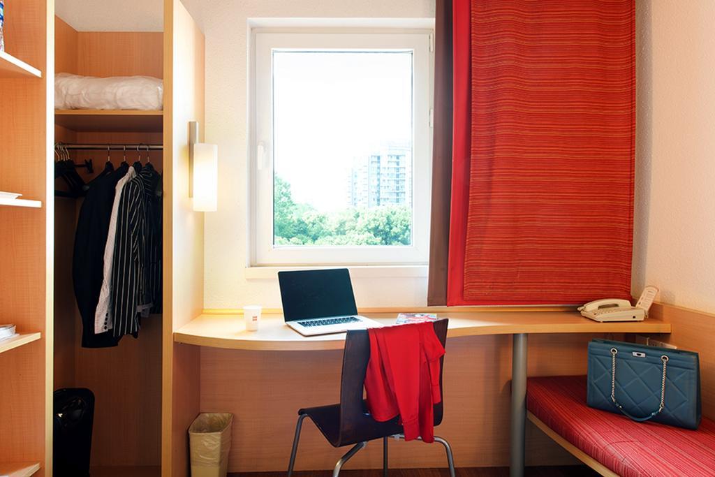 Ibis Dalian Zhongshan Square Extérieur photo
