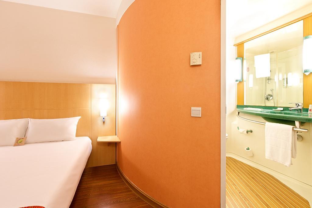 Ibis Dalian Zhongshan Square Extérieur photo