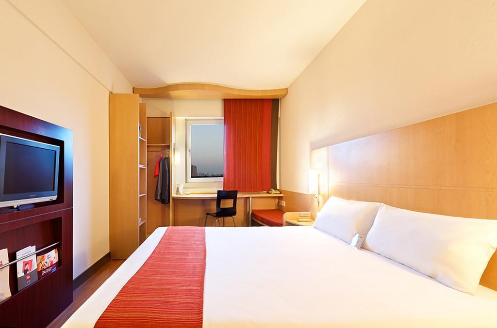 Ibis Dalian Zhongshan Square Extérieur photo