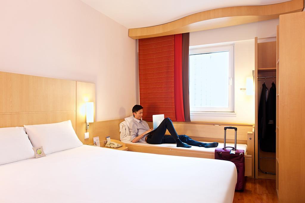 Ibis Dalian Zhongshan Square Extérieur photo