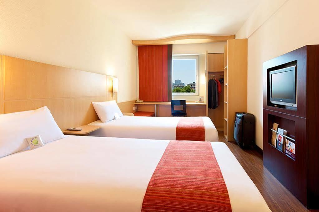 Ibis Dalian Zhongshan Square Extérieur photo