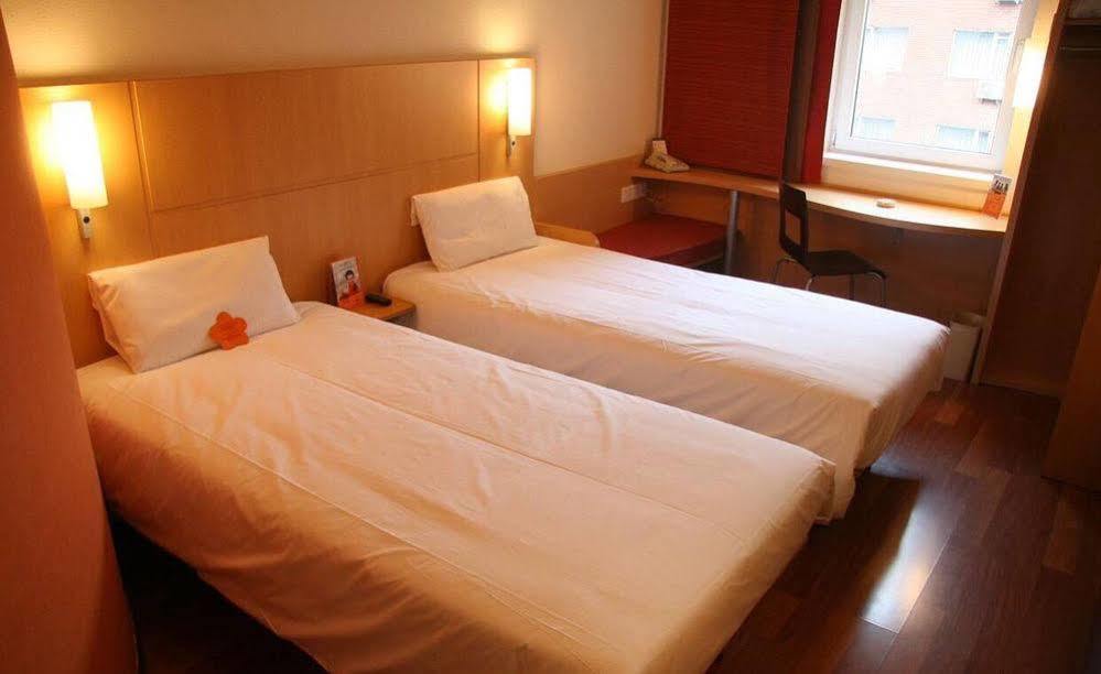 Ibis Dalian Zhongshan Square Extérieur photo